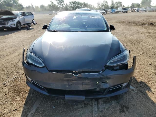 5YJSA1E20JF260245 - 2018 TESLA MODEL S ნაცრისფერი ფოტო 5