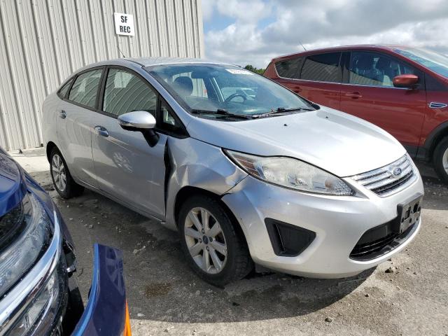 3FADP4BJ0DM195018 - 2013 FORD FIESTA SE SILVER photo 4