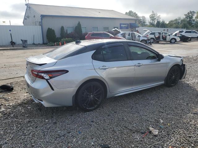 4T1K61BKXNU053246 - 2022 TOYOTA CAMRY XSE 银色 照片 3