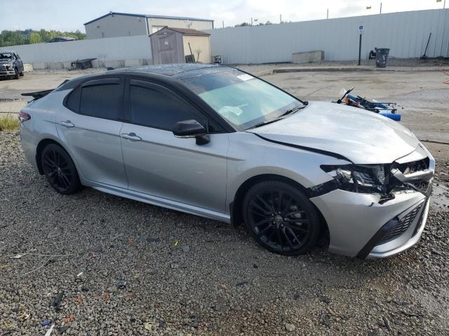 4T1K61BKXNU053246 - 2022 TOYOTA CAMRY XSE 银色 照片 4