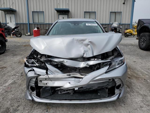 4T1C11AK3LU998847 - 2020 TOYOTA CAMRY LE SILVER photo 5