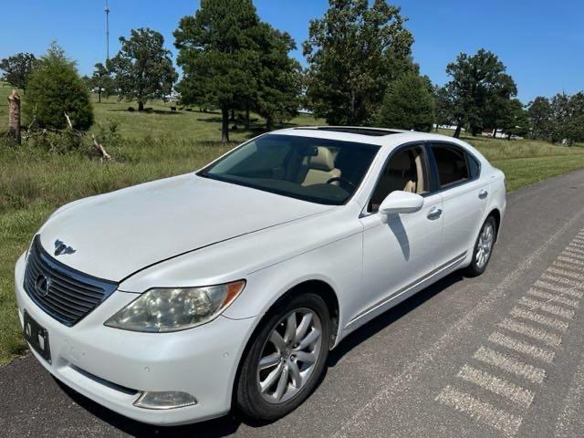 JTHGL46F875015446 - 2007 LEXUS LS 460L WHITE photo 2