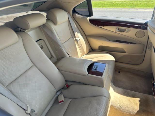 JTHGL46F875015446 - 2007 LEXUS LS 460L WHITE photo 6