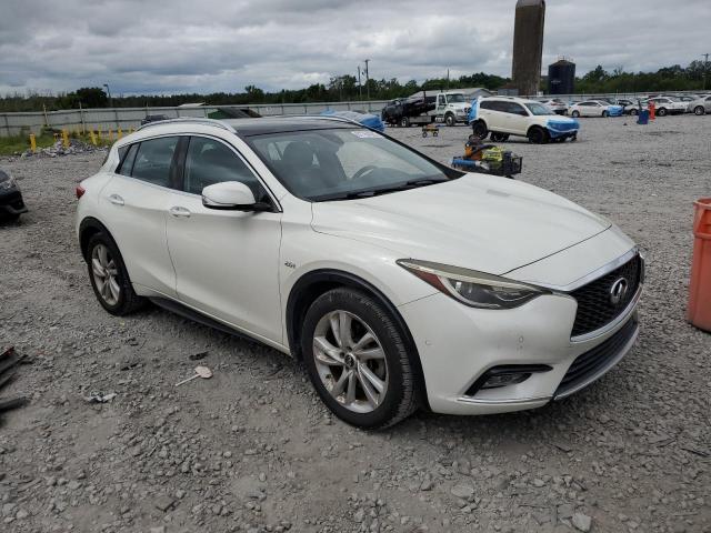 SJKCH5CP6JA045416 - 2018 INFINITI QX30 BASE 白色 照片 4