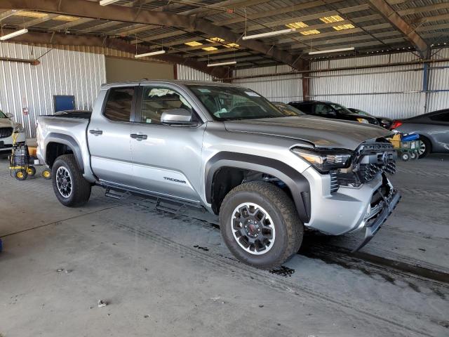 3TMLB5JN6RM069543 - 2024 TOYOTA TACOMA DOUBLE CAB فضي صورة 4