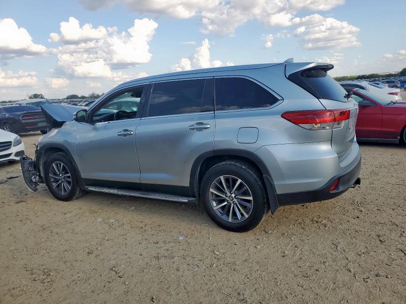 5TDKZRFHXKS569342 - 2019 TOYOTA HIGHLANDER SE 银色 照片 2