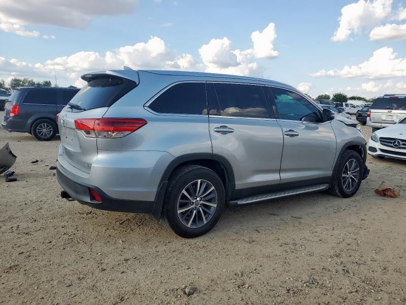 5TDKZRFHXKS569342 - 2019 TOYOTA HIGHLANDER SE 银色 照片 3