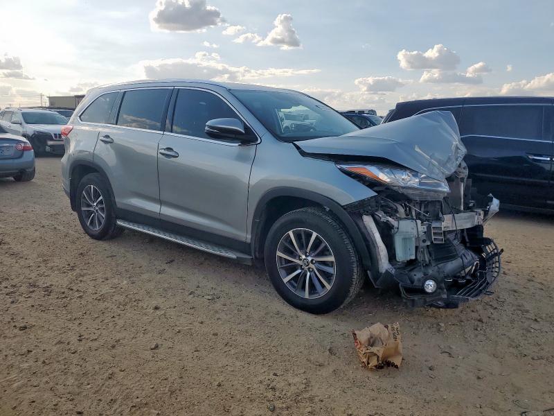 5TDKZRFHXKS569342 - 2019 TOYOTA HIGHLANDER SE 银色 照片 4