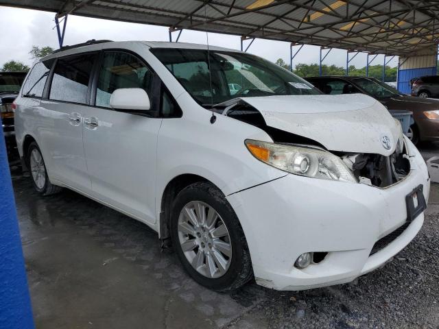 5TDDK3DC8DS057650 - 2013 TOYOTA SIENNA XLE WHITE photo 4
