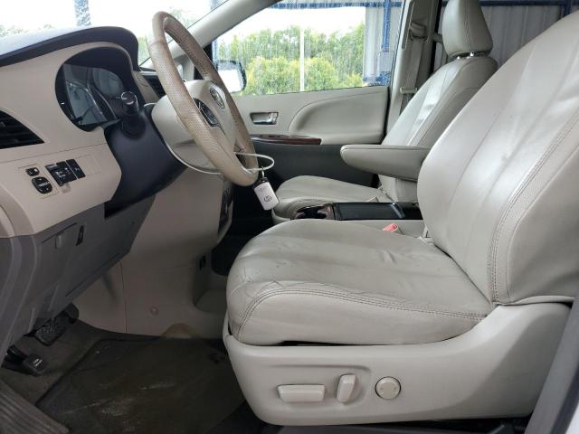 5TDDK3DC8DS057650 - 2013 TOYOTA SIENNA XLE WHITE photo 7