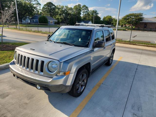 1C4NJPFA1FD220678 - 2015 JEEP PATRIOT LATITUDE GRAY photo 2