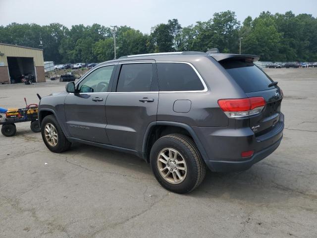 1C4RJFAG6JC504720 - 2018 JEEP GRAND CHEROKEE LAREDO Grau Foto 2