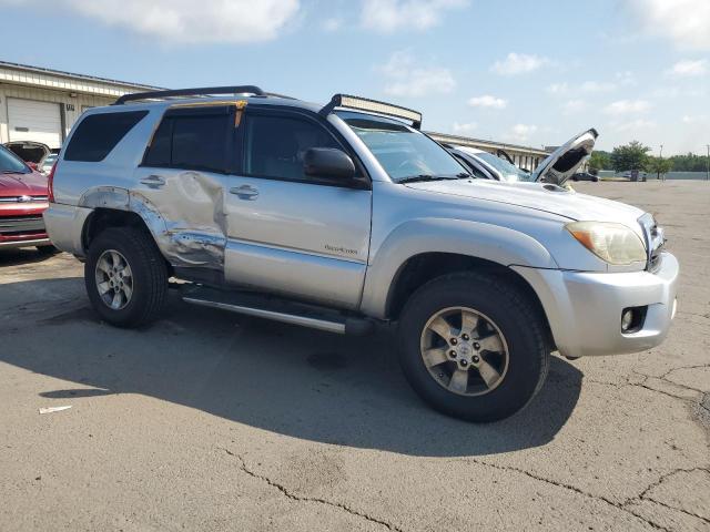 JTEZT14R368009889 - 2006 TOYOTA 4RUNNER SR5 SILVER photo 4