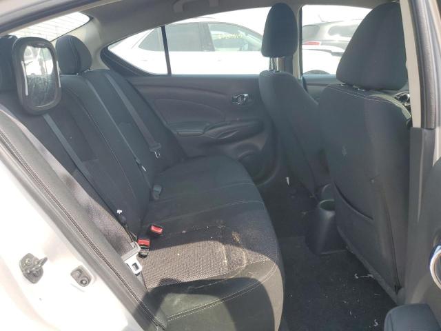 3N1CN7AP5JL838518 - 2018 NISSAN VERSA S 银色 照片 10