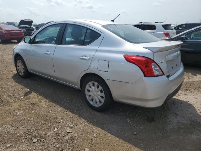 3N1CN7AP5JL838518 - 2018 NISSAN VERSA S 银色 照片 2