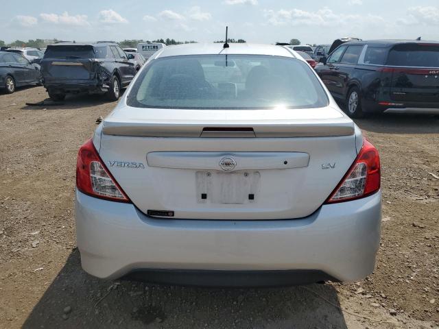 3N1CN7AP5JL838518 - 2018 NISSAN VERSA S 银色 照片 6