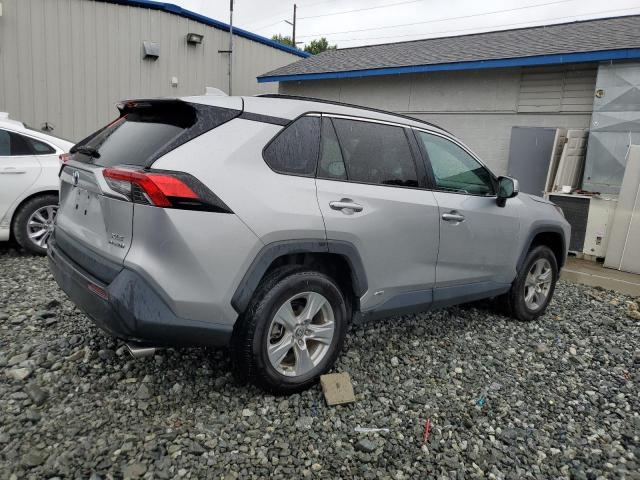 4T3RWRFV5NU054250 - 2022 TOYOTA RAV4 XLE SILVER photo 3