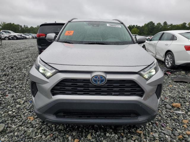 4T3RWRFV5NU054250 - 2022 TOYOTA RAV4 XLE SILVER photo 5