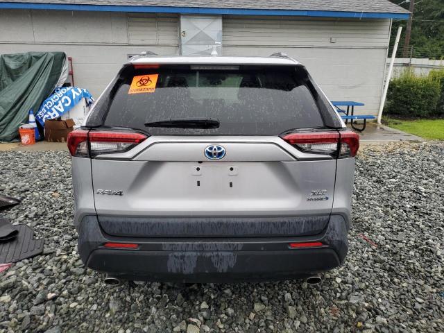 4T3RWRFV5NU054250 - 2022 TOYOTA RAV4 XLE SILVER photo 6