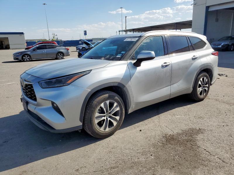 2021 TOYOTA HIGHLANDER XLE, null