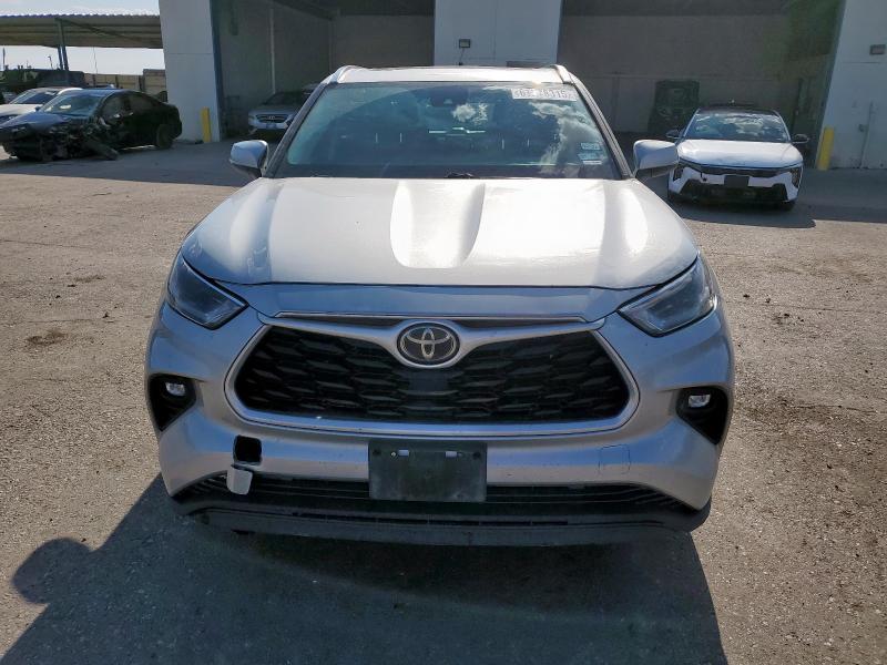 5TDGZRAH6MS516749 - 2021 TOYOTA HIGHLANDER XLE SILVER photo 5