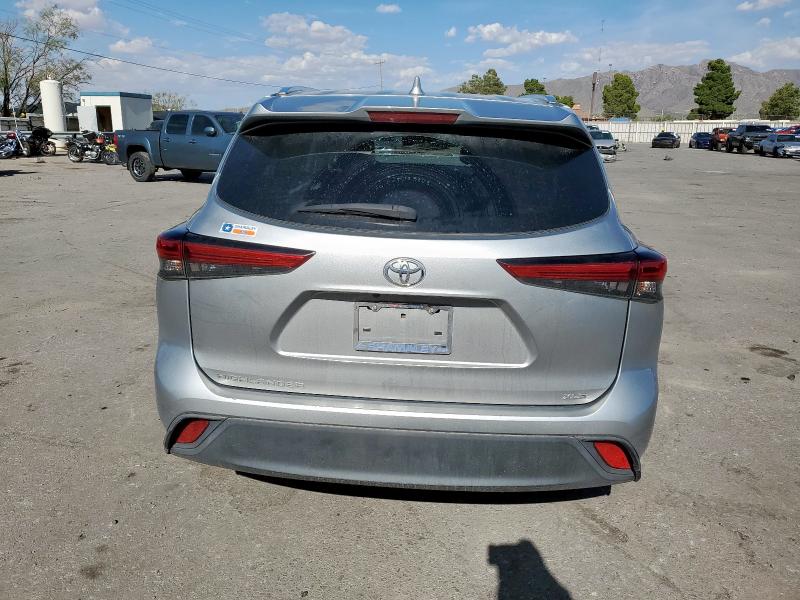 5TDGZRAH6MS516749 - 2021 TOYOTA HIGHLANDER XLE SILVER photo 6
