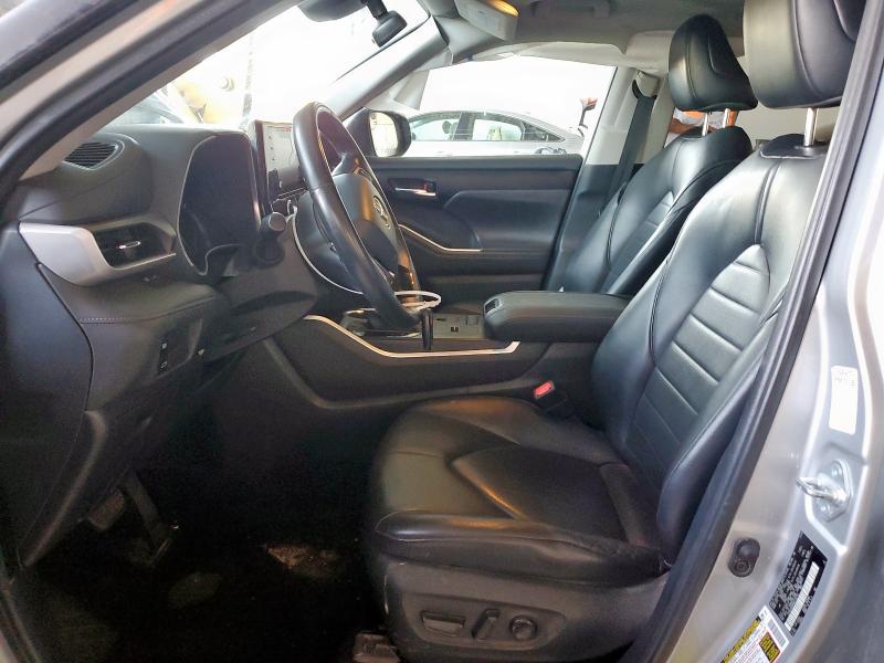 5TDGZRAH6MS516749 - 2021 TOYOTA HIGHLANDER XLE SILVER photo 7