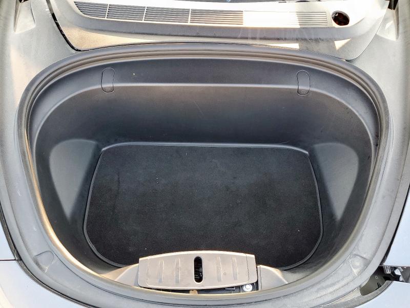 5YJ3E1EA1JF030486 - 2018 TESLA MODEL 3 CHARCOAL photo 11