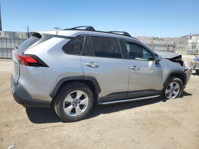 2T3W1RFV3KC025232 - 2019 TOYOTA RAV4 XLE SILVER photo 3