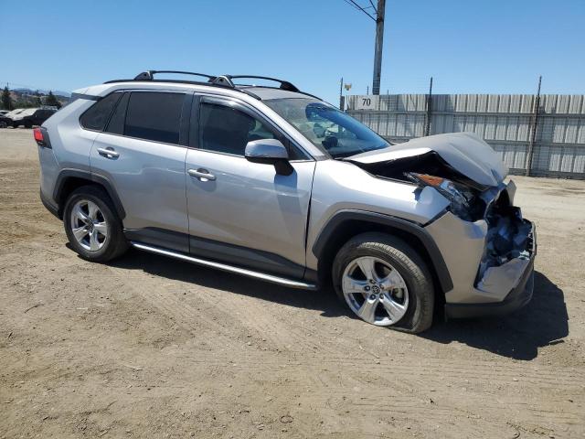 2T3W1RFV3KC025232 - 2019 TOYOTA RAV4 XLE SILVER photo 4