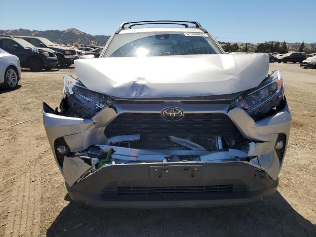 2T3W1RFV3KC025232 - 2019 TOYOTA RAV4 XLE SILVER photo 5