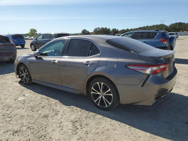 4T1B11HK6JU065653 - 2018 TOYOTA CAMRY L 灰色 照片 2