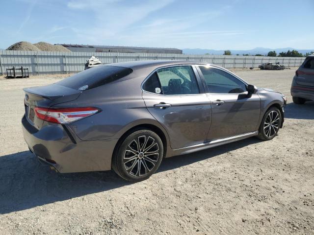 4T1B11HK6JU065653 - 2018 TOYOTA CAMRY L 灰色 照片 3