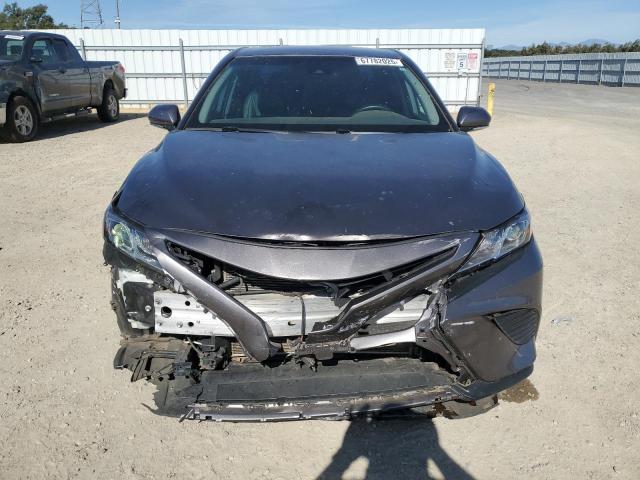 4T1B11HK6JU065653 - 2018 TOYOTA CAMRY L 灰色 照片 5