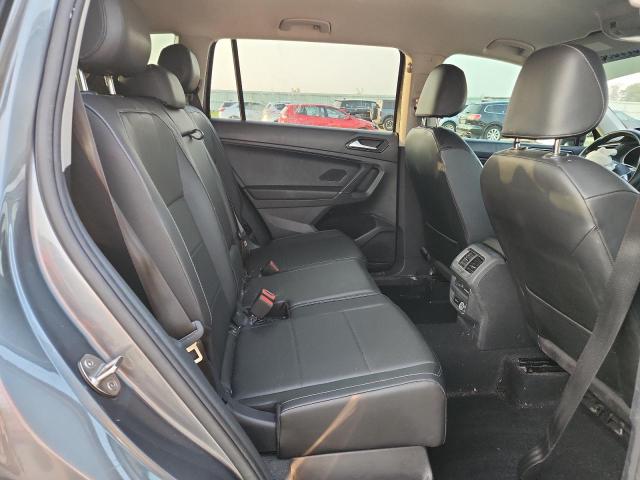3VV2B7AX2JM197891 - 2018 VOLKSWAGEN TIGUAN SE ნაცრისფერი ფოტო 10
