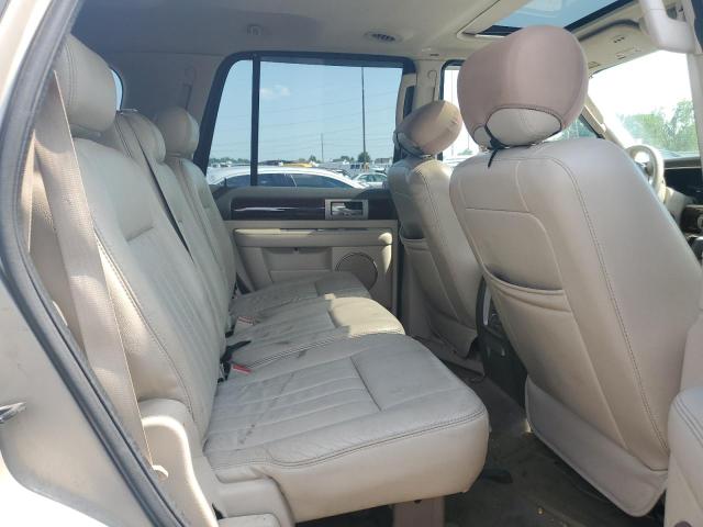 5LMFU28R44LJ25030 - 2004 LINCOLN NAVIGATOR GOLD photo 11