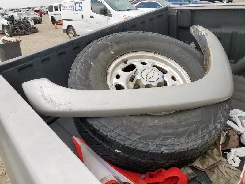 1GCHK23235F936835 - 2005 CHEVROLET SILVERADO K2500 HEAVY DUTY TAN photo 12