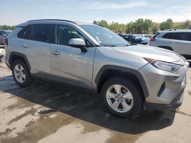 2T3W1RFV2MC110310 - 2021 TOYOTA RAV4 XLE 银色 照片 4