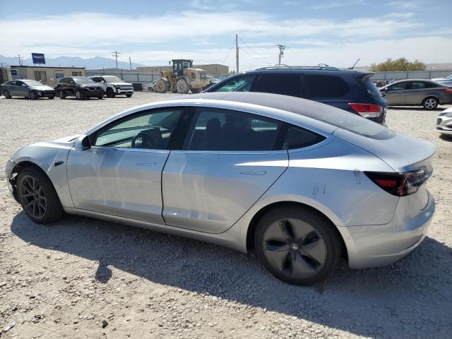 5YJ3E1EA1JF034800 - 2018 TESLA MODEL 3 SILVER photo 2