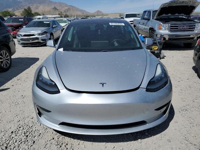 5YJ3E1EA1JF034800 - 2018 TESLA MODEL 3 SILVER photo 5