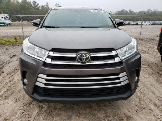 5TDKZRFH2KS333266 - 2019 TOYOTA HIGHLANDER SE GRAY photo 5