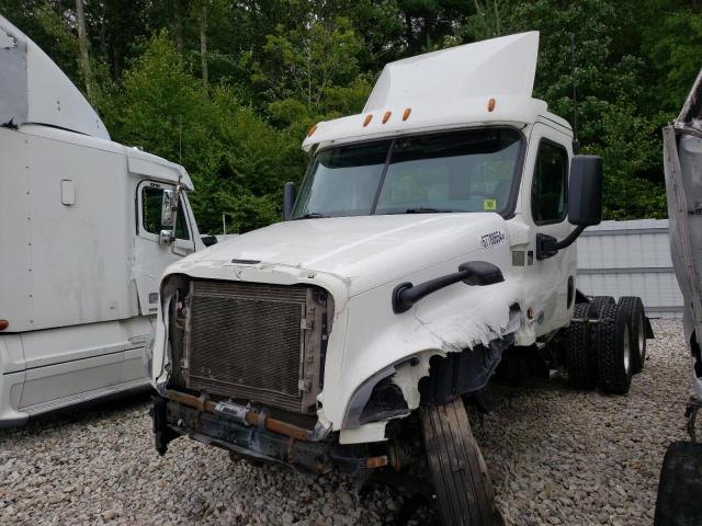 3AKJGEDV1GSGW6229 - 2016 FREIGHTLINER CASCADIA 1 WHITE photo 2