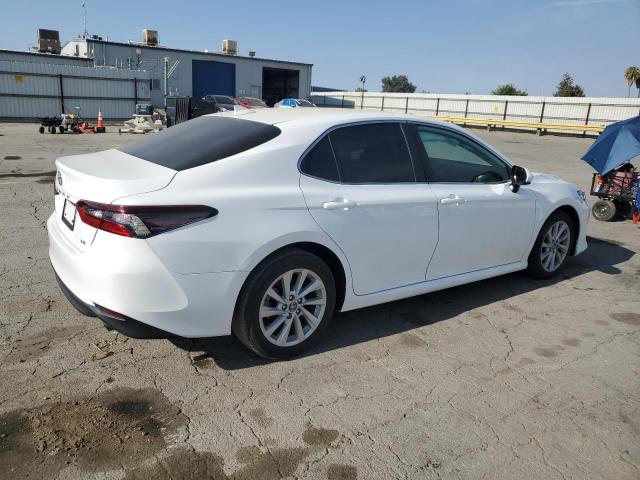 4T1C11AK2NU690507 - 2022 TOYOTA CAMRY LE WHITE photo 3