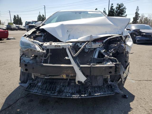 5YFBURHE3JP744765 - 2018 TOYOTA COROLLA L WHITE photo 5