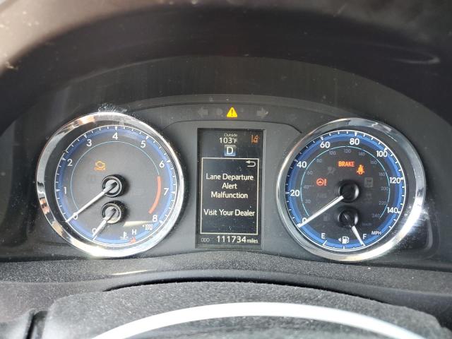 5YFBURHE3JP744765 - 2018 TOYOTA COROLLA L WHITE photo 9