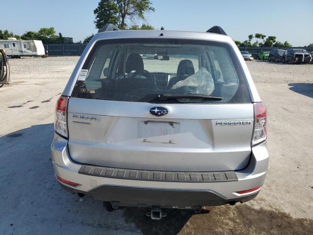 JF2SHBBC0CH421776 - 2012 SUBARU FORESTER 2.5X Srebrny zdjęcie 6