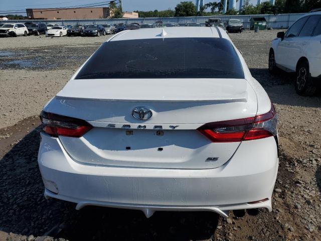 4T1G11AK4PU767043 - 2023 TOYOTA CAMRY SE NIGHT SHADE WHITE photo 6