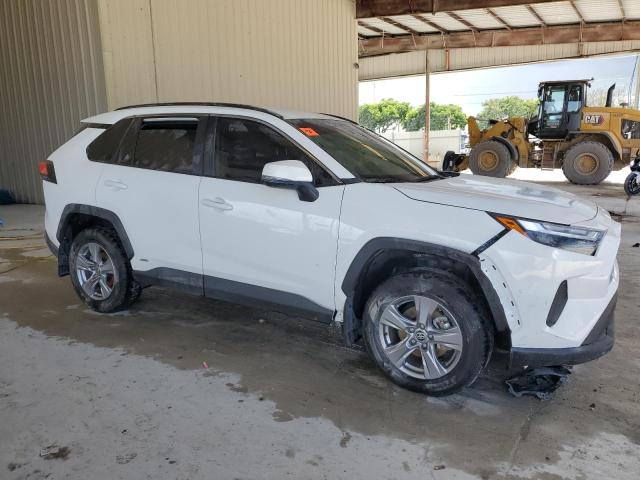 4T3RWRFV2RU138421 - 2024 TOYOTA RAV4 XLE WHITE photo 4