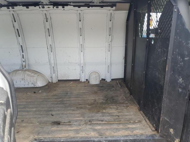 1GCFG15X281195512 - 2008 CHEVROLET EXPRESS G1 WHITE photo 11