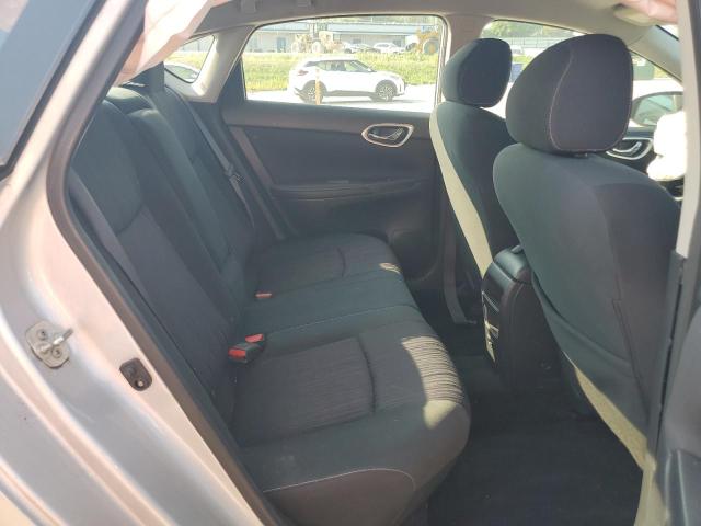 3N1AB7APXKY450639 - 2019 NISSAN SENTRA S 银色 照片 10